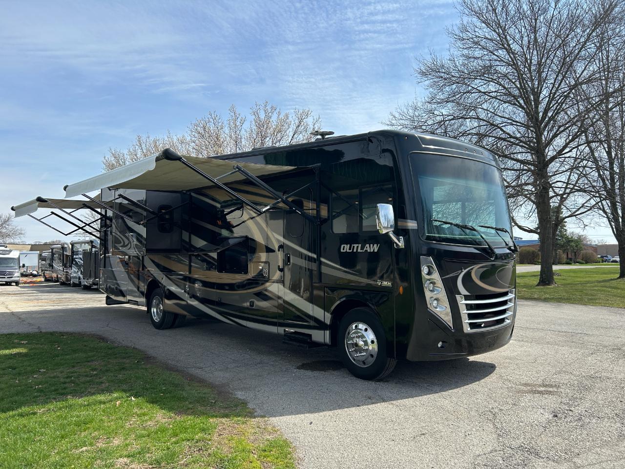 Thor Motor Coach Outlaw  2019