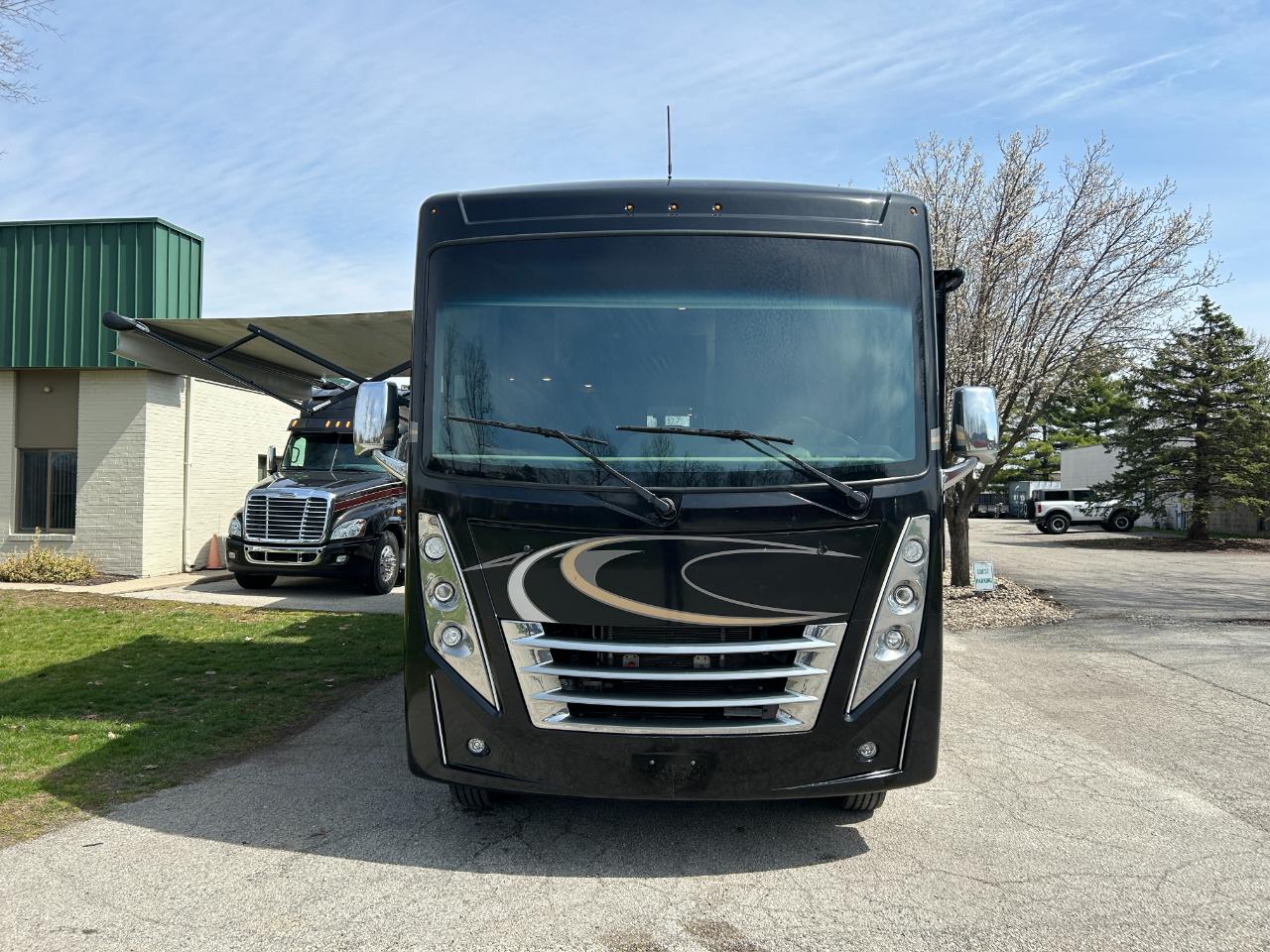 Thor Motor Coach Outlaw  2019
