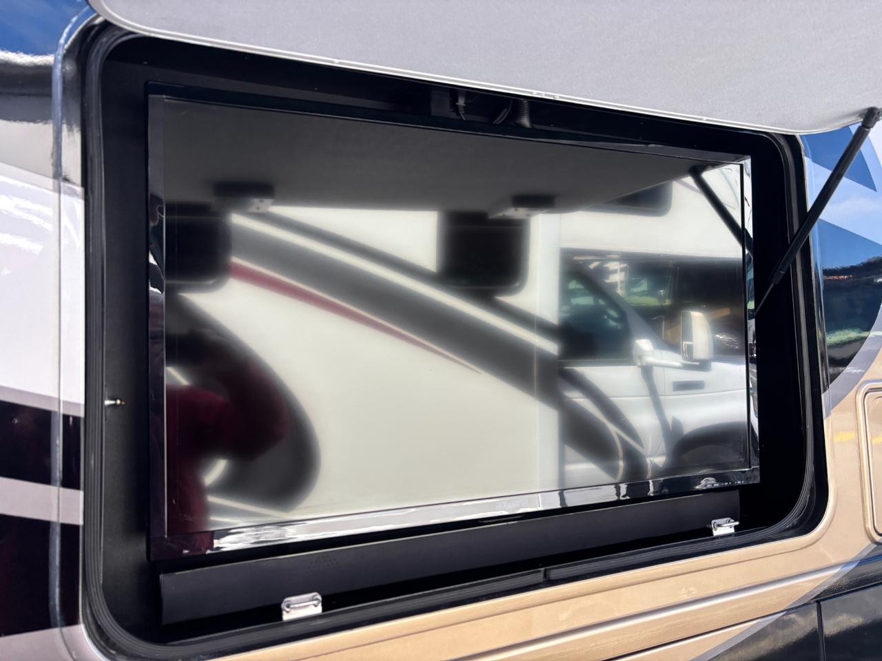 Thor Motor Coach Outlaw  2019