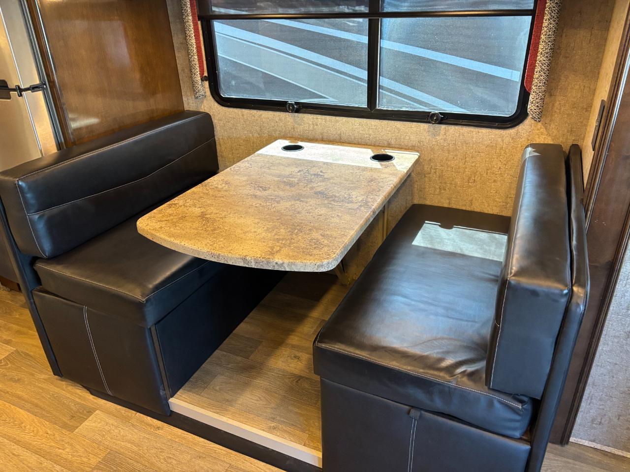 Thor Motor Coach Outlaw  2019