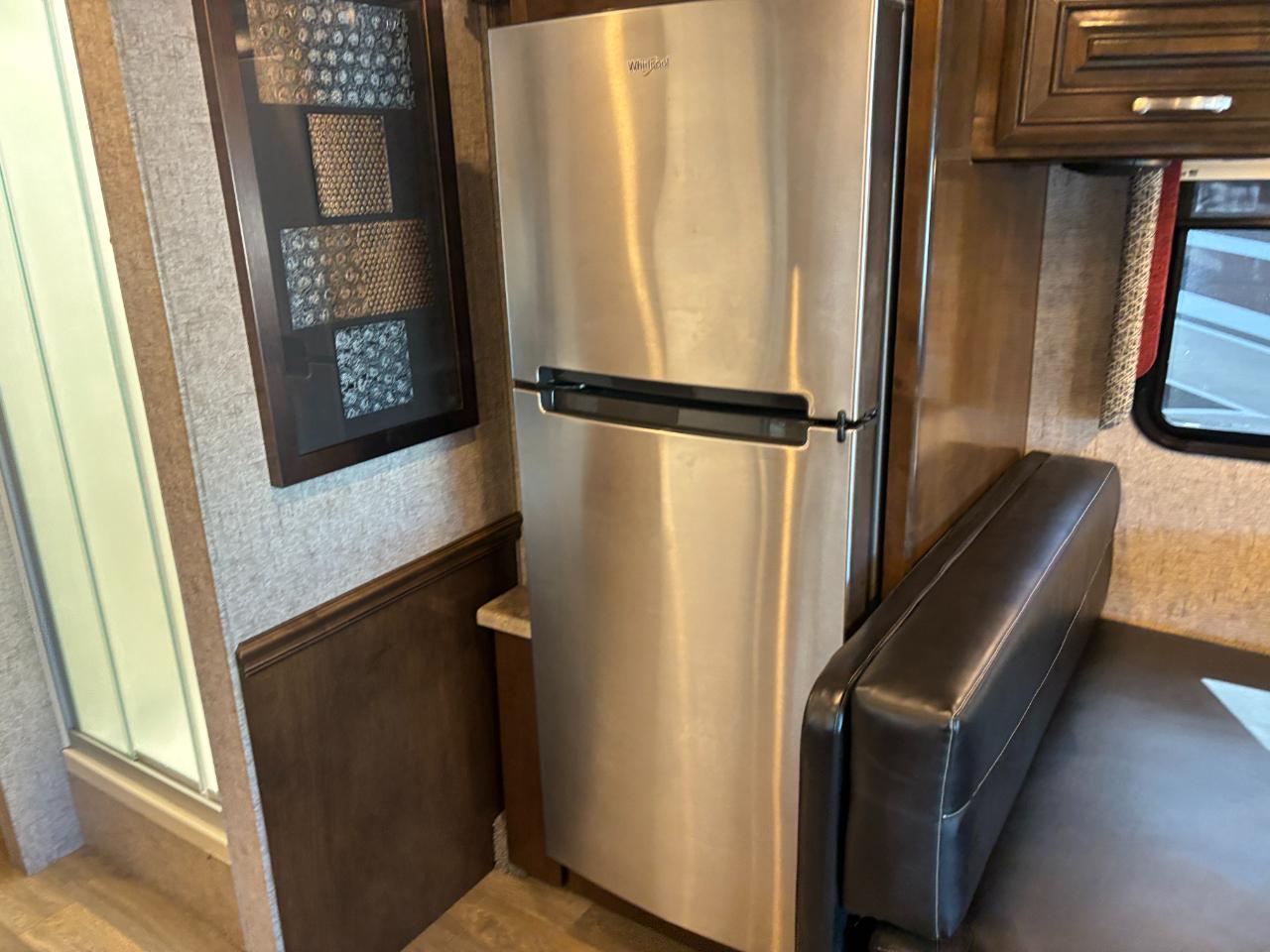 Thor Motor Coach Outlaw  2019