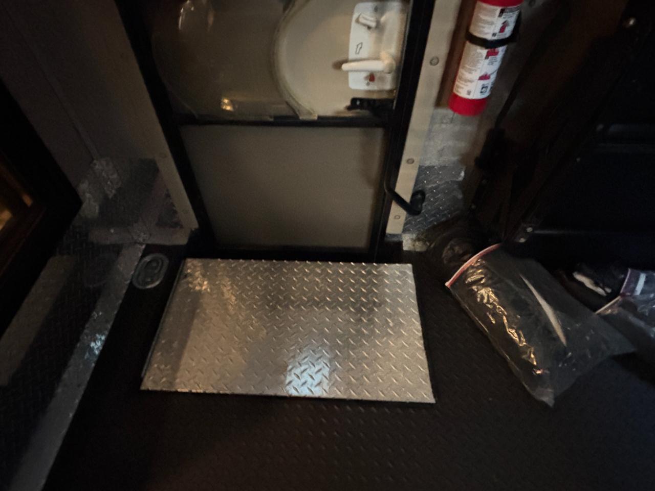 Thor Motor Coach Outlaw  2019