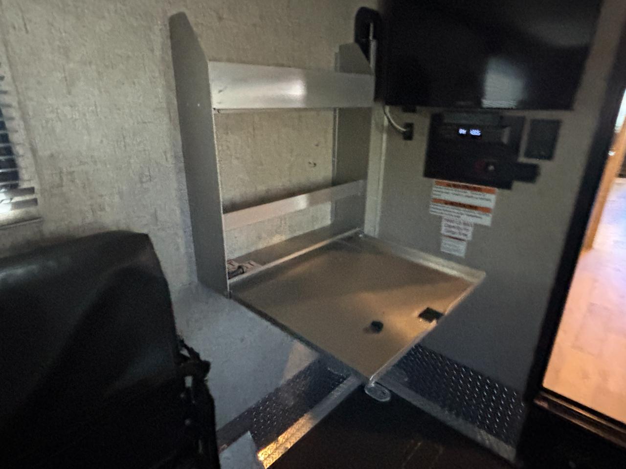 Thor Motor Coach Outlaw  2019