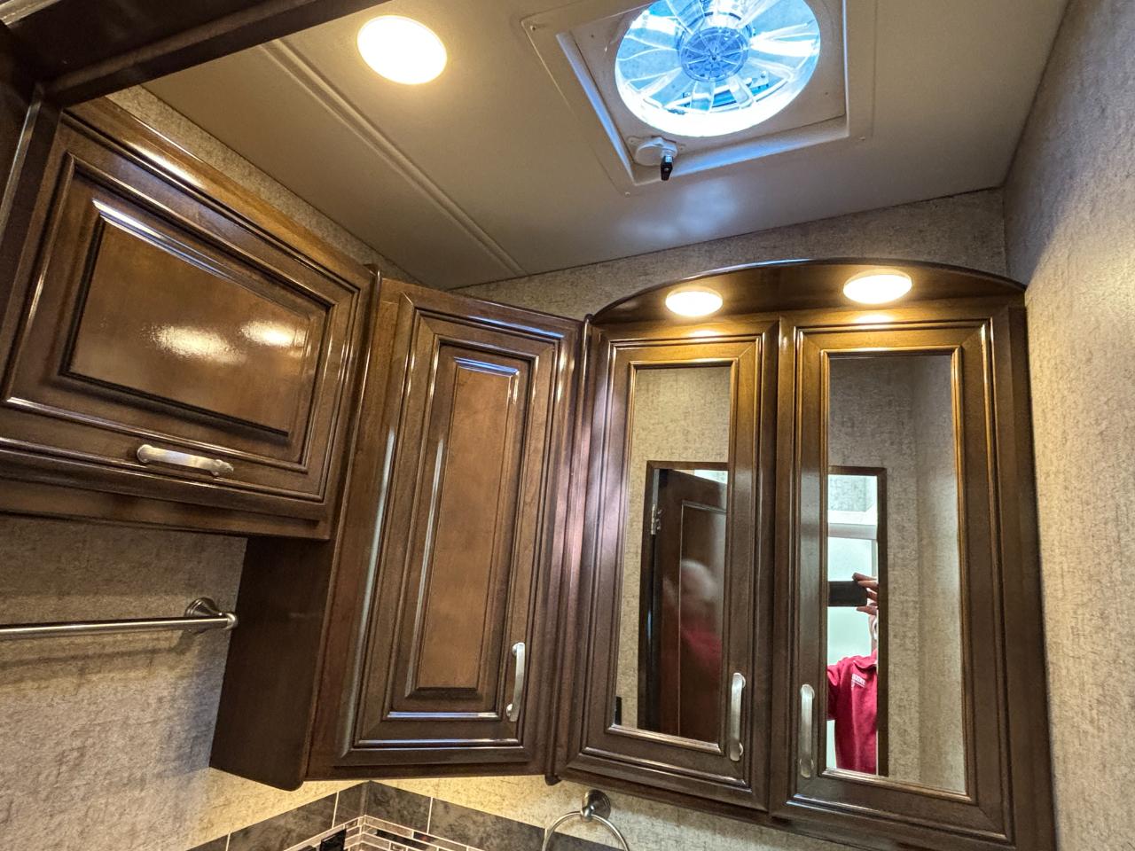 Thor Motor Coach Outlaw  2019