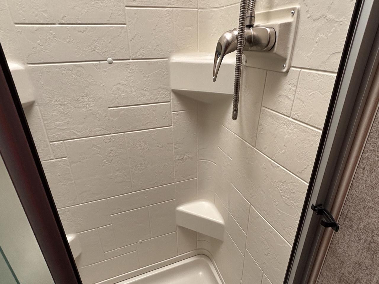 Thor Motor Coach Outlaw  2019