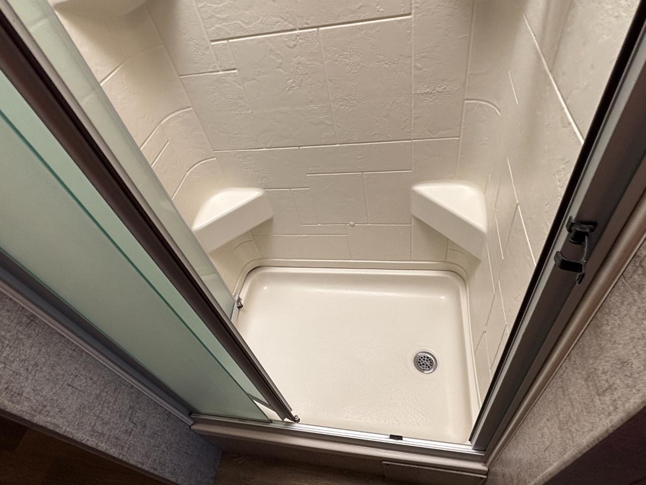 Thor Motor Coach Outlaw  2019