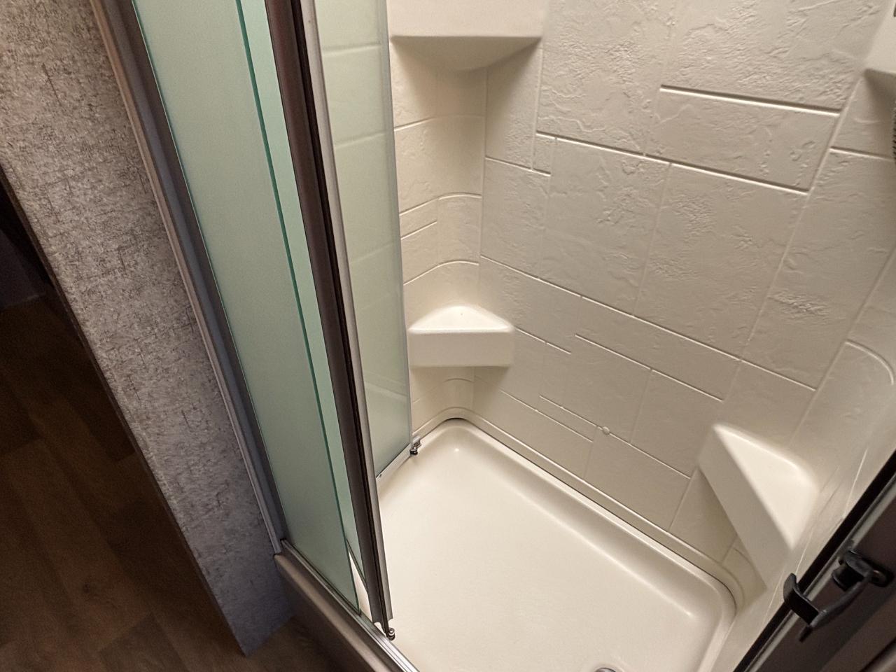 Thor Motor Coach Outlaw  2019