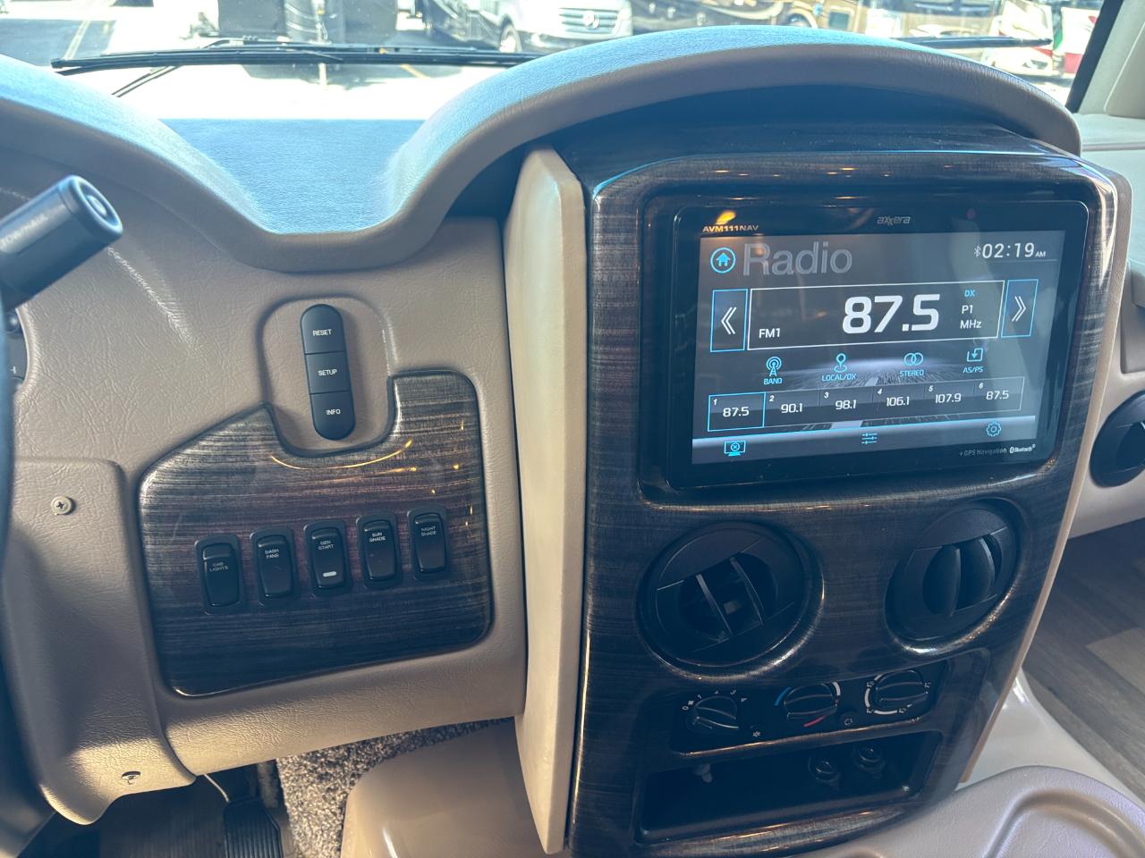 Thor Motor Coach Outlaw  2019