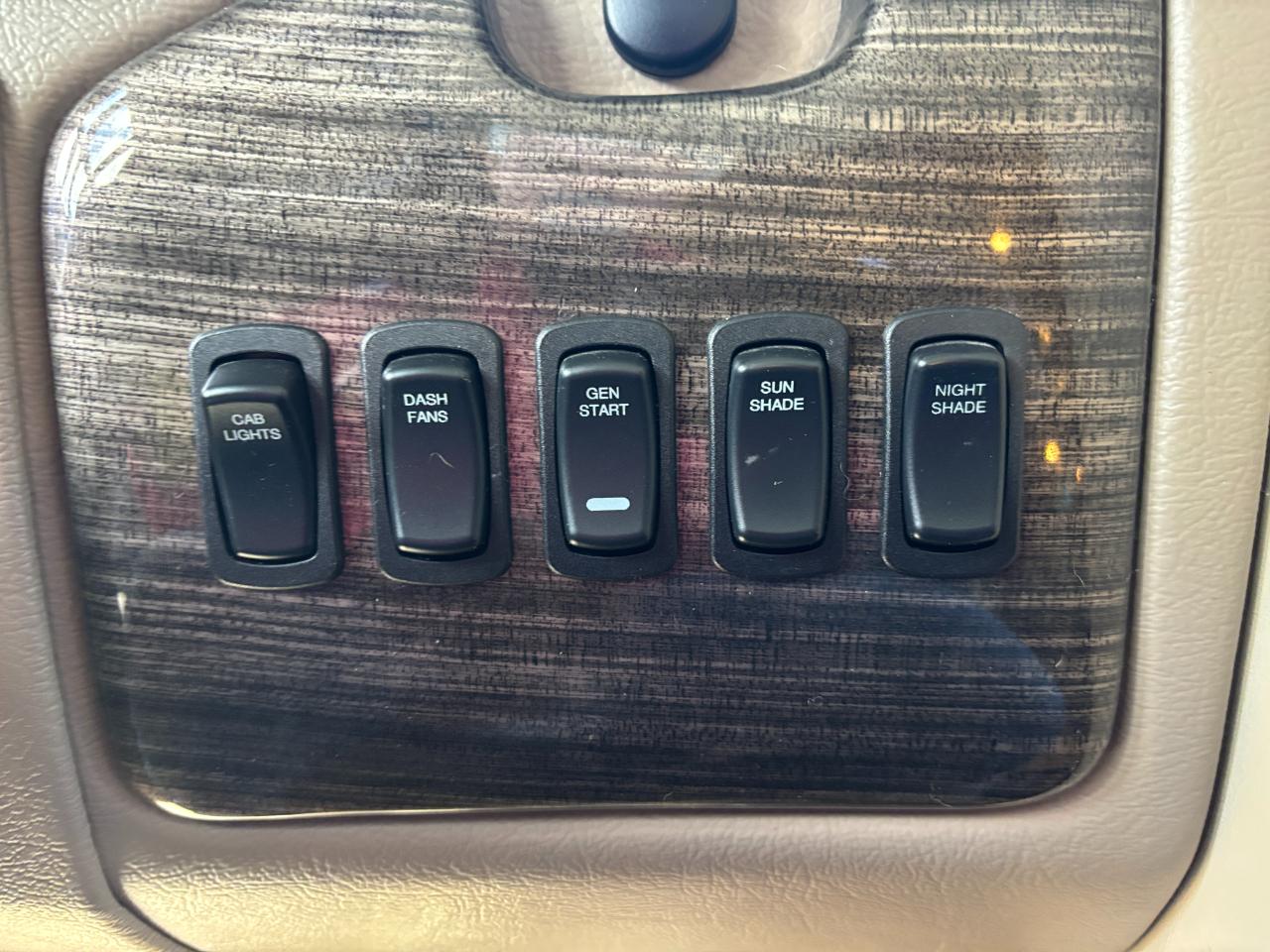 Thor Motor Coach Outlaw  2019