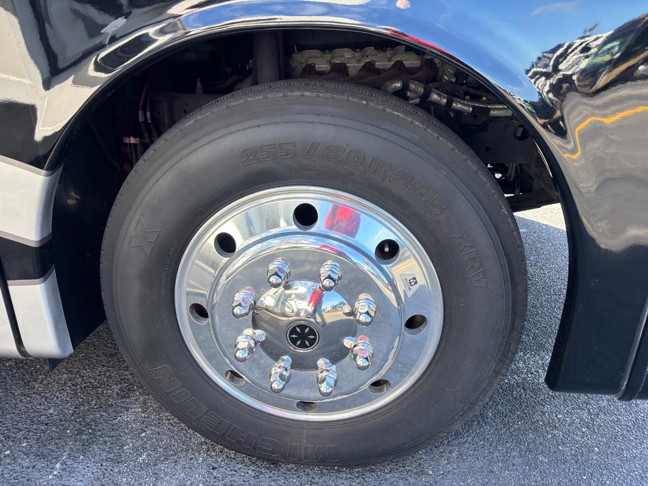 Thor Motor Coach Outlaw  2019