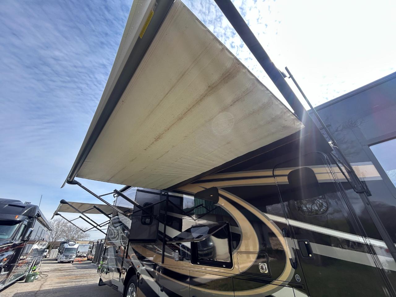 Thor Motor Coach Outlaw  2019