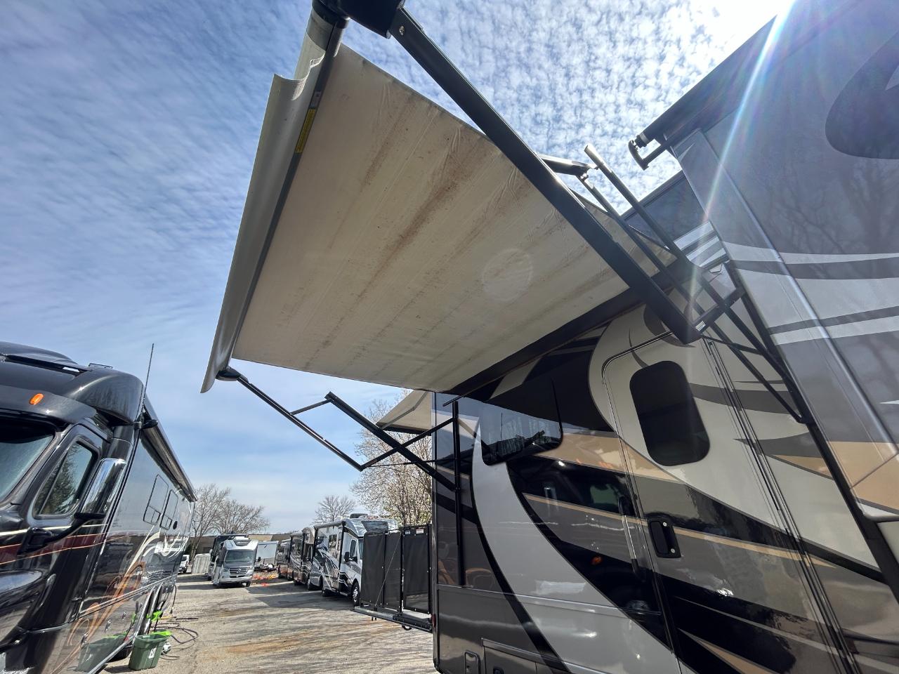 Thor Motor Coach Outlaw  2019