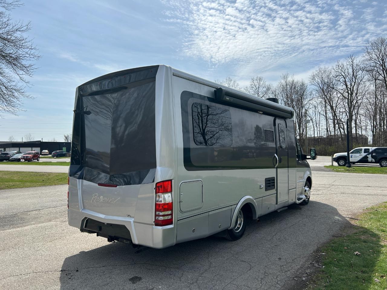 Regency RV Ultra Brougham  2021