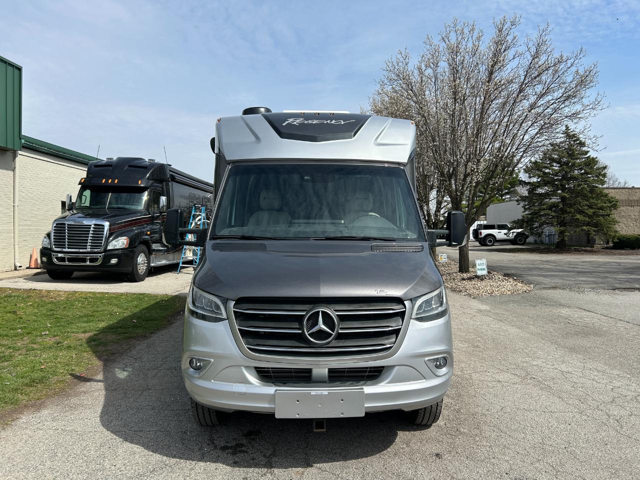 Regency RV Ultra Brougham  2021