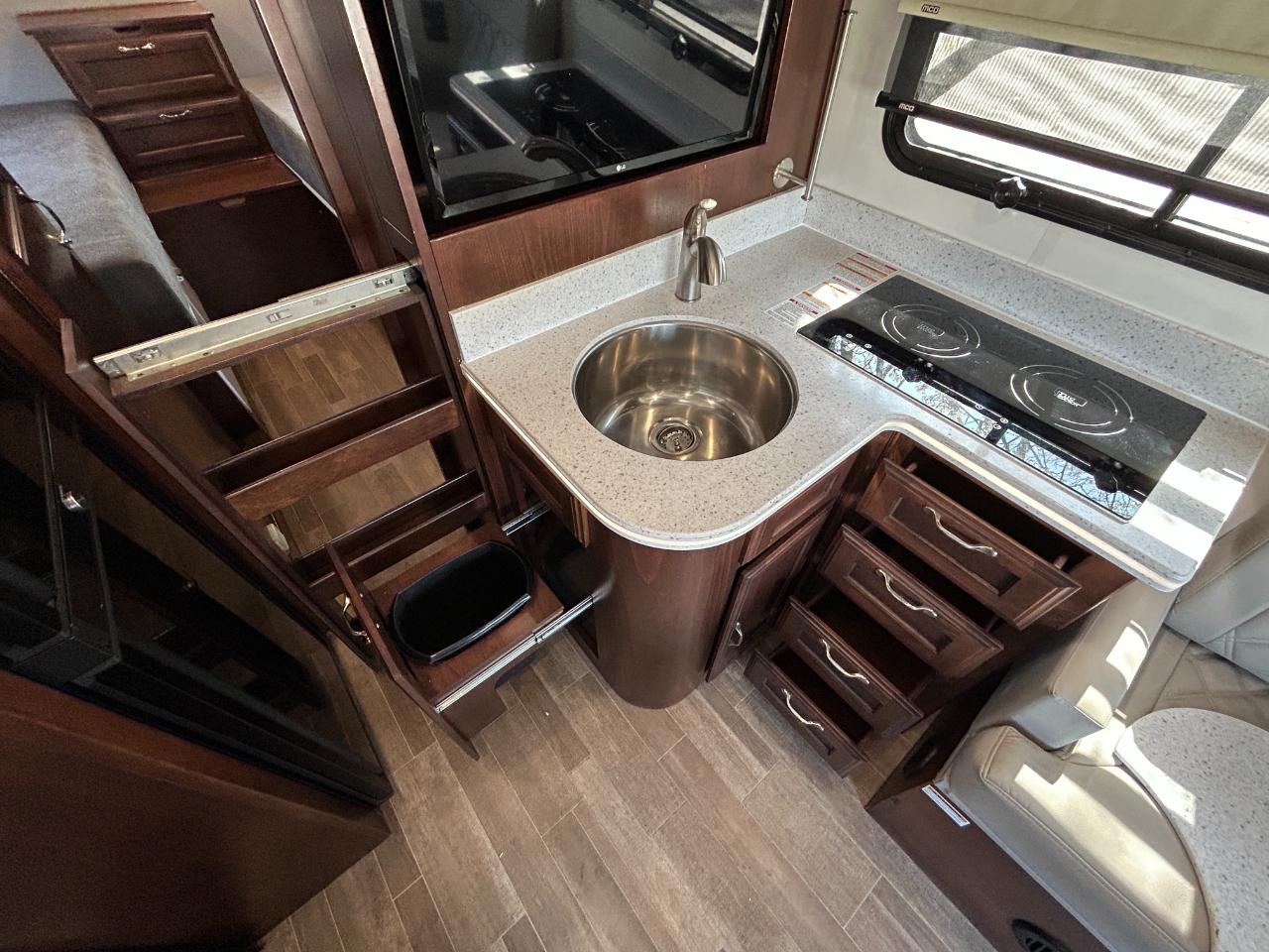 Regency RV Ultra Brougham  2021