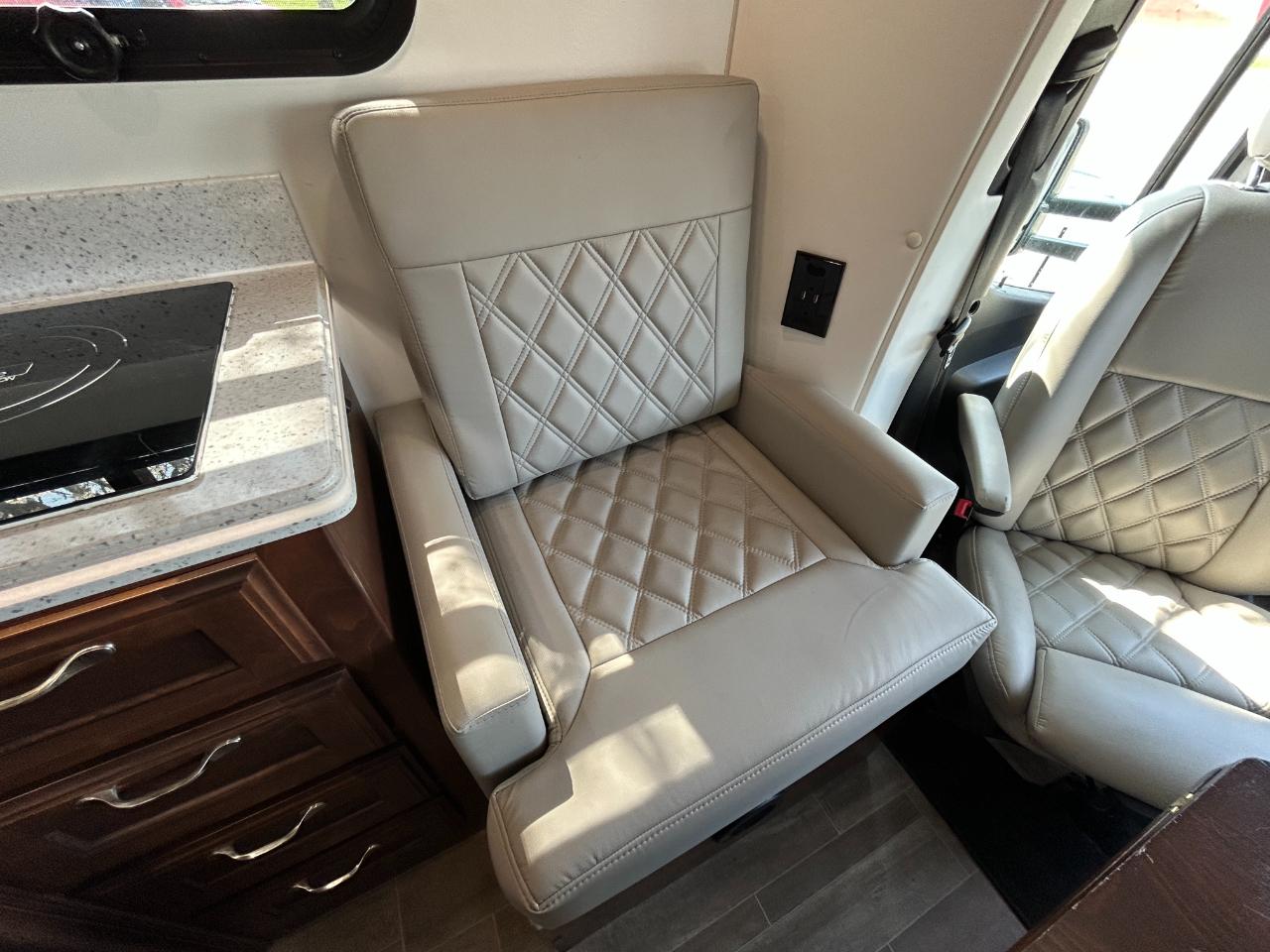 Regency RV Ultra Brougham  2021