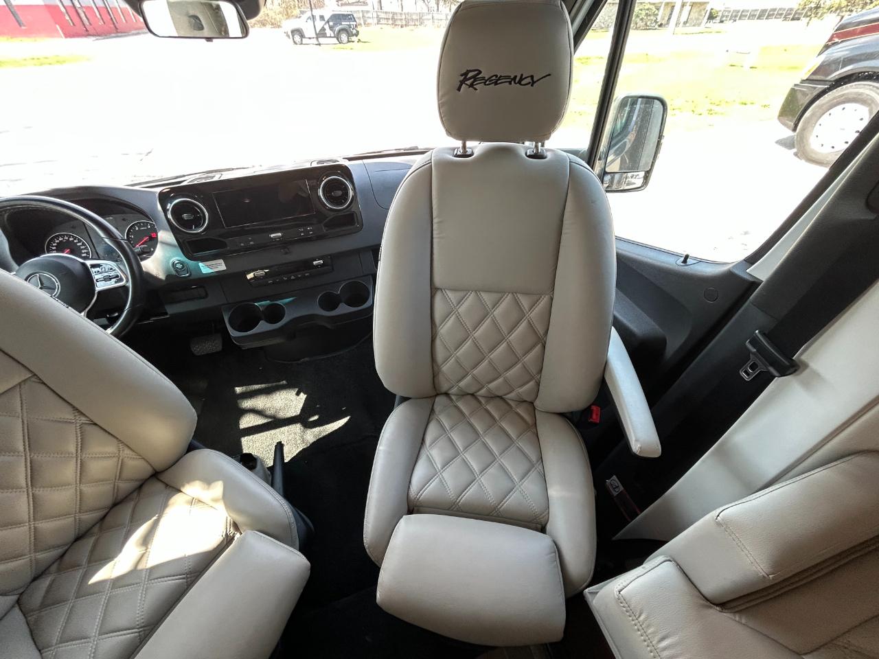 Regency RV Ultra Brougham  2021