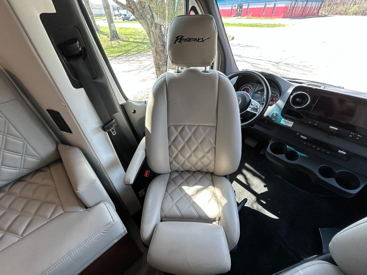 Regency RV Ultra Brougham  2021