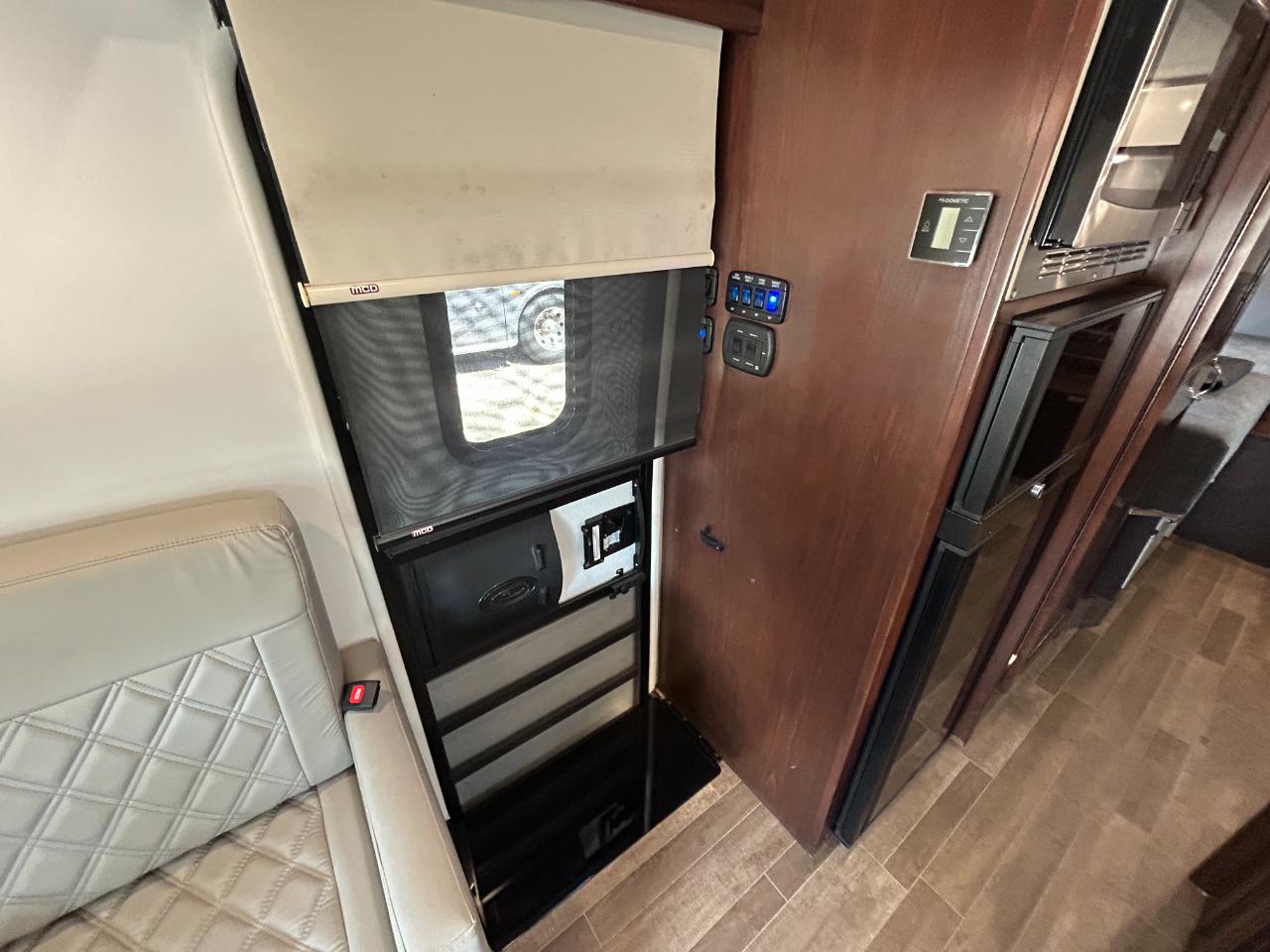 Regency RV Ultra Brougham  2021