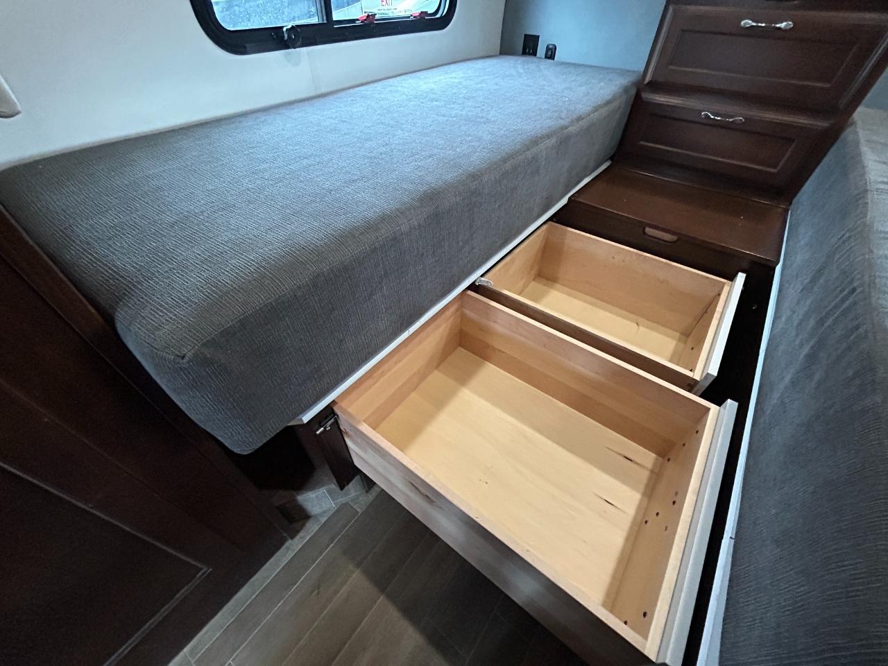Regency RV Ultra Brougham  2021