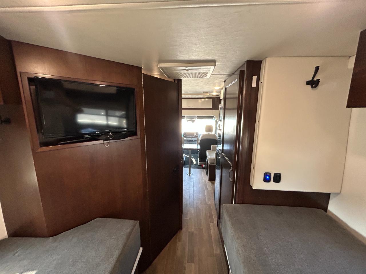 Regency RV Ultra Brougham  2021