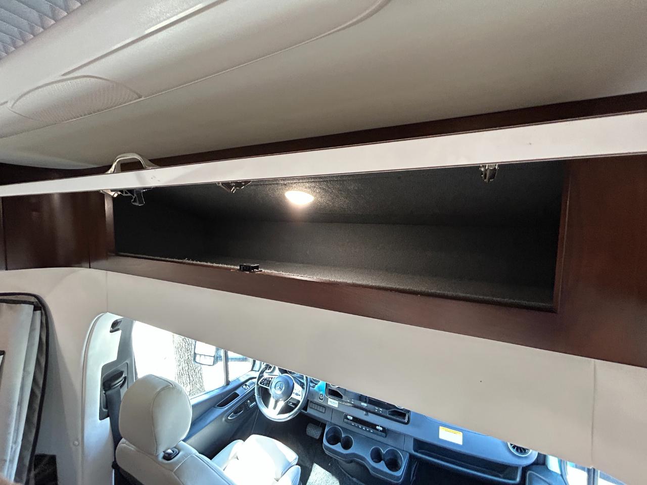 Regency RV Ultra Brougham  2021