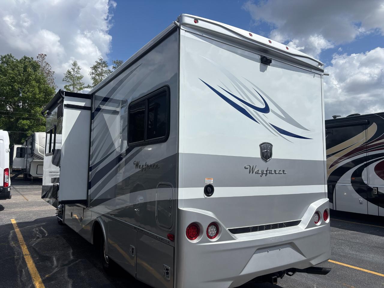 Tiffin Motorhomes Wayfarer  2018