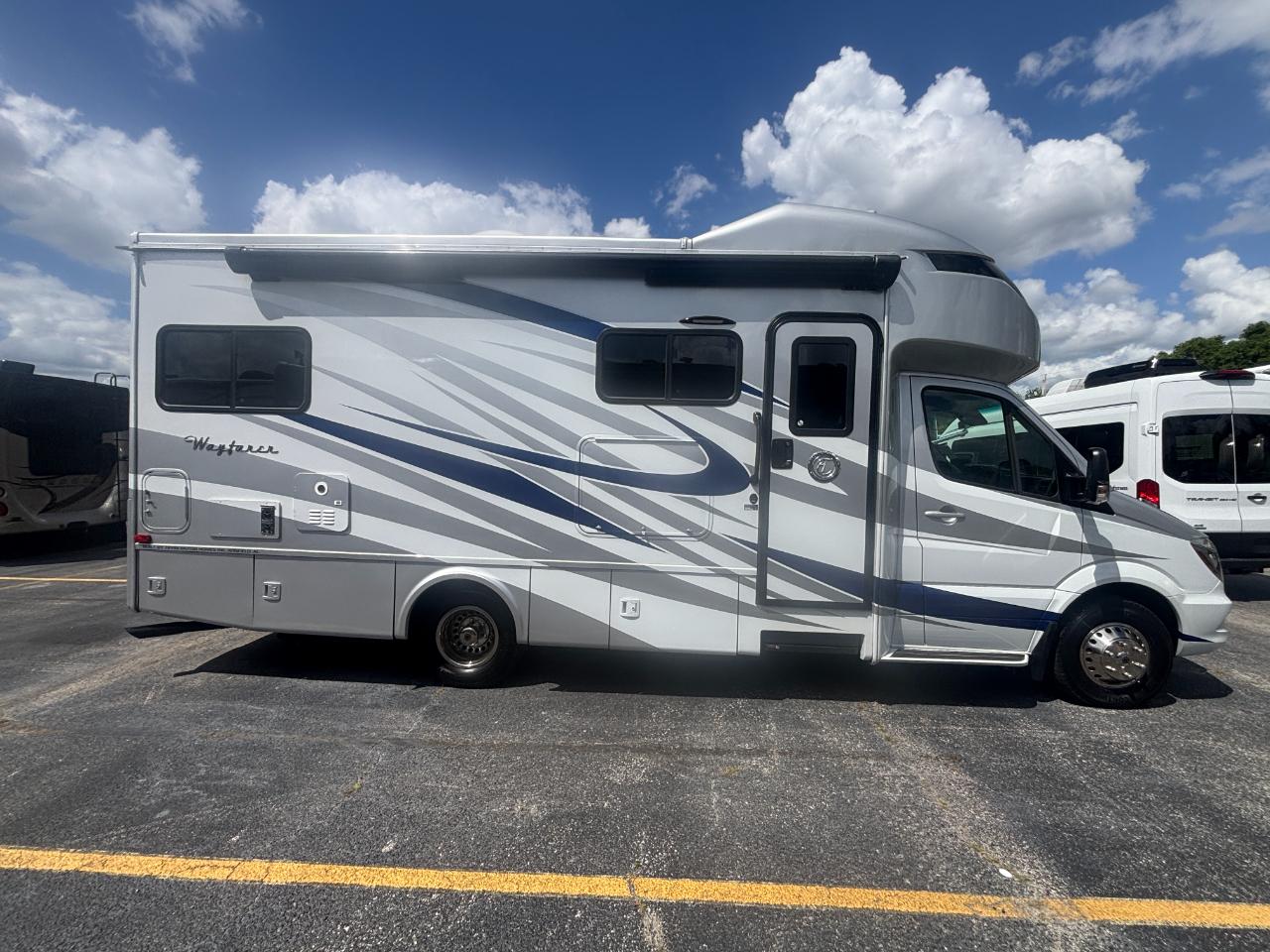 Tiffin Motorhomes Wayfarer  2018