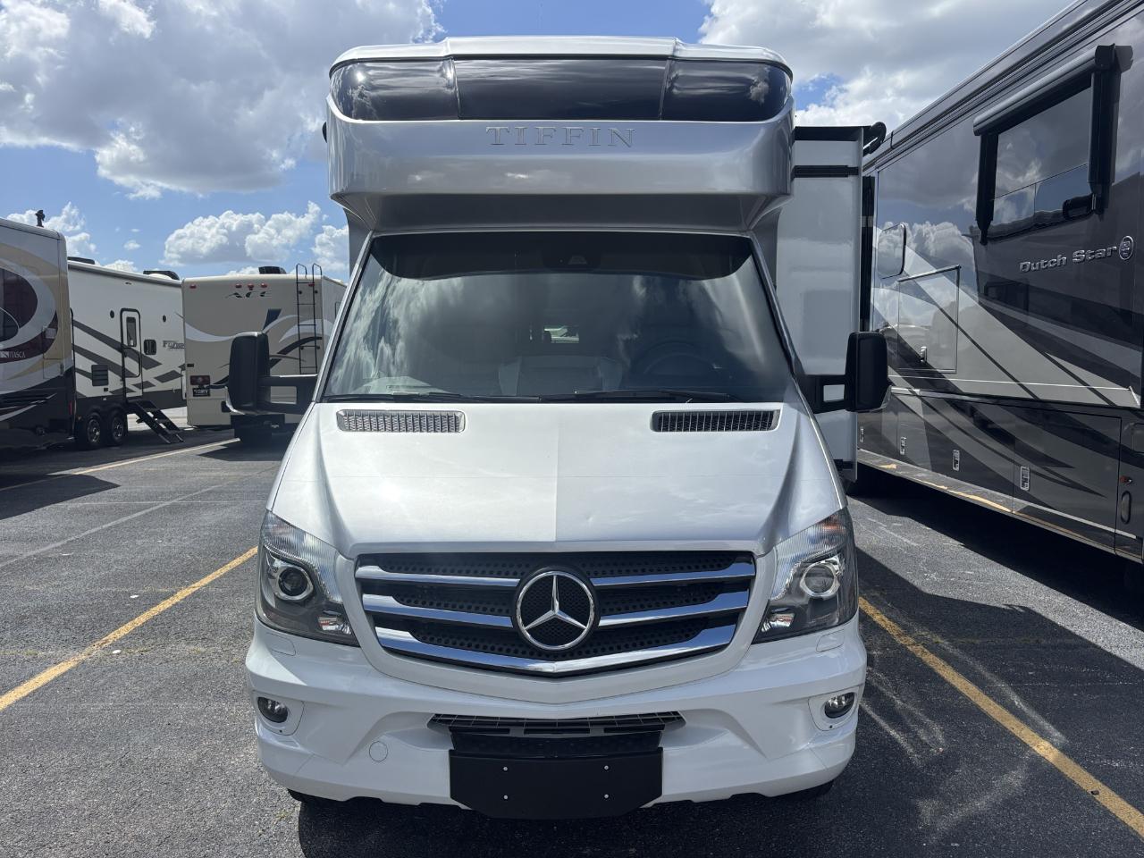 Tiffin Motorhomes Wayfarer  2018