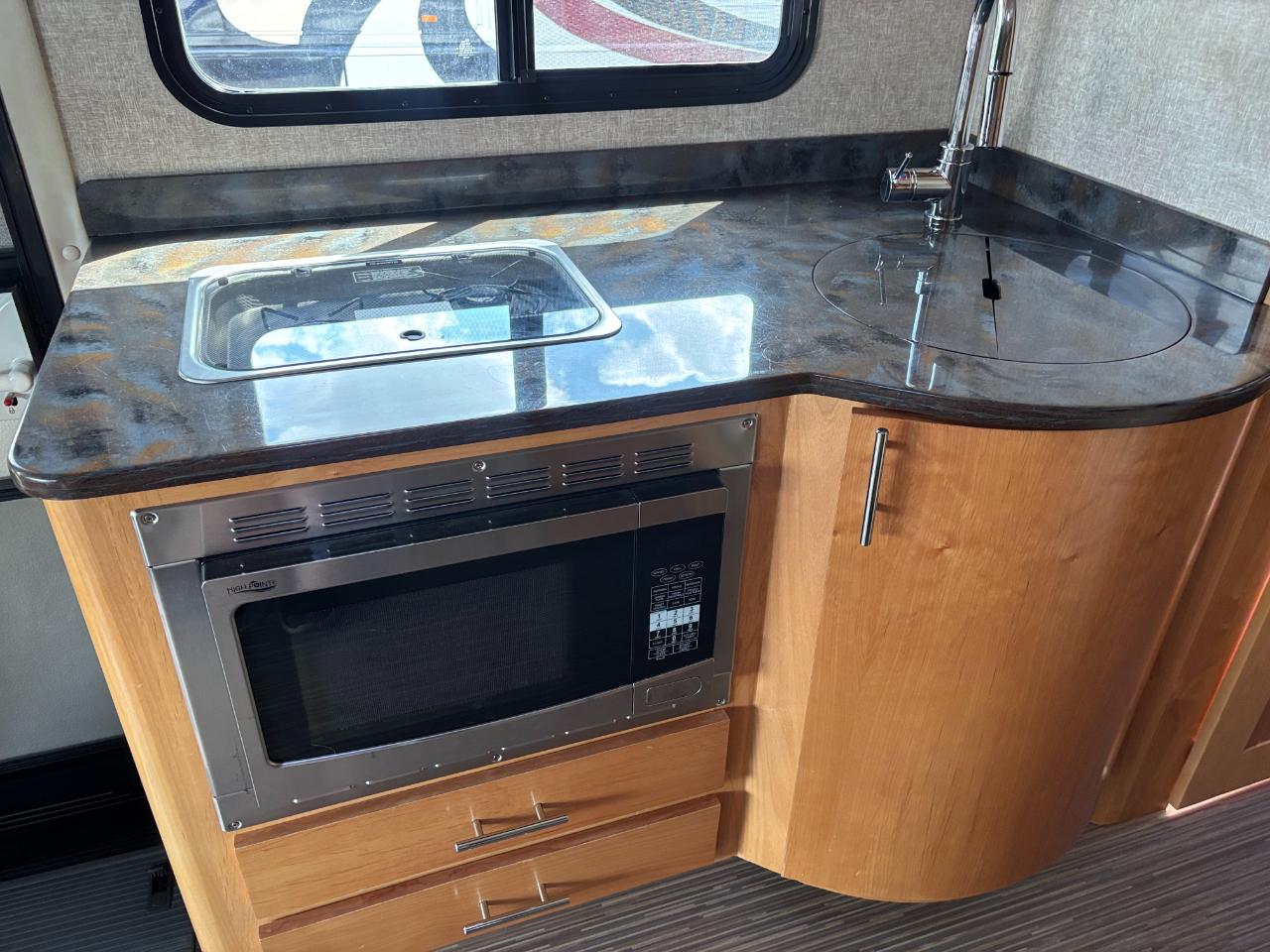 Tiffin Motorhomes Wayfarer  2018