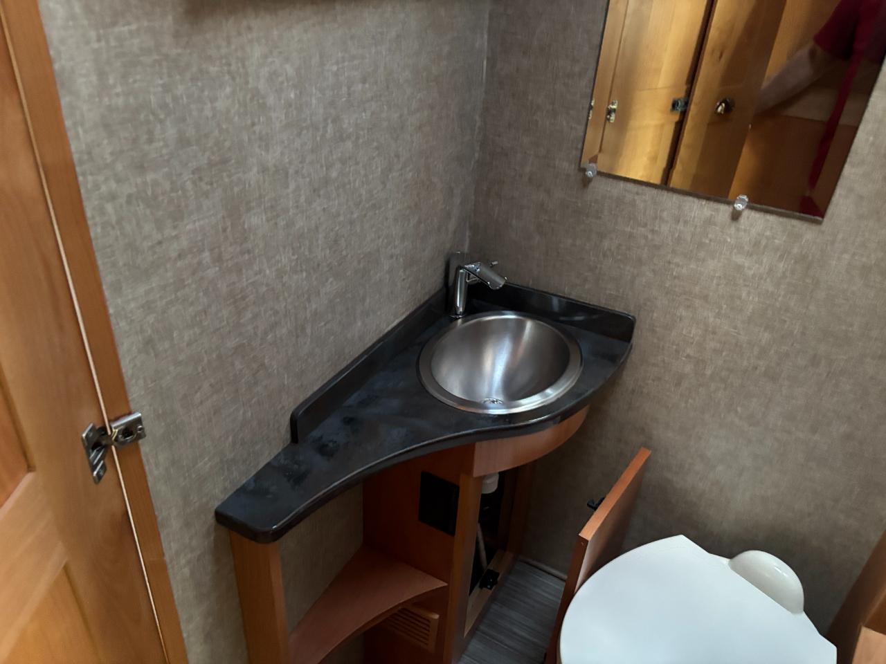 Tiffin Motorhomes Wayfarer  2018