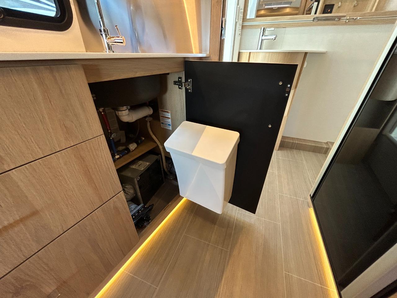 Leisure Travel U24FX  2020