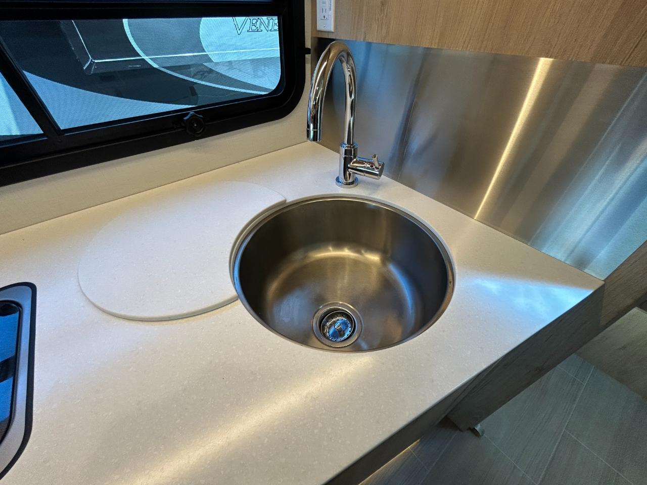 Leisure Travel U24FX  2020