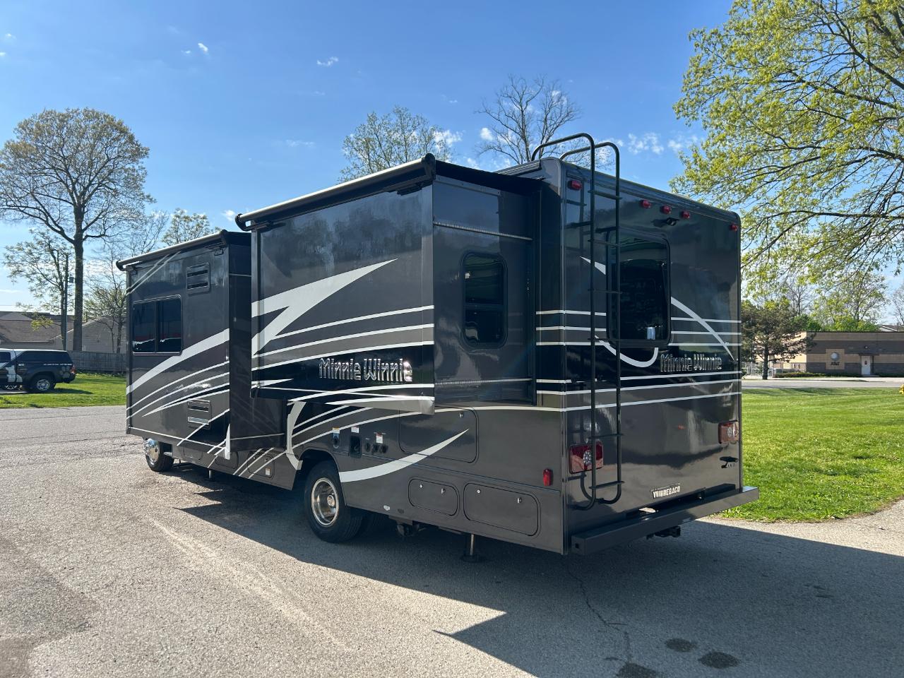 Winnebago Minnie Winnie  2025