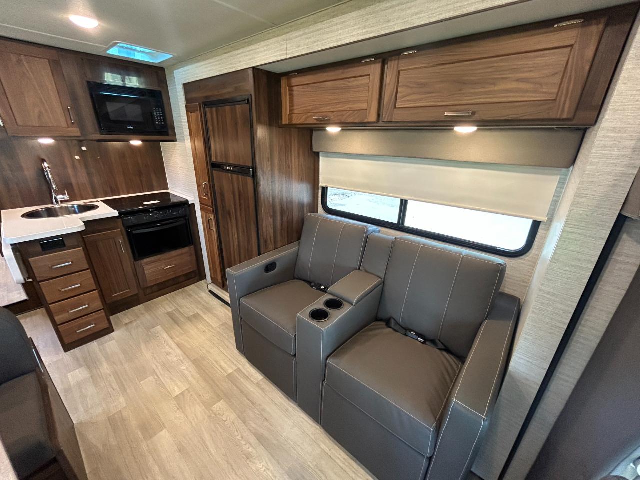 Winnebago Minnie Winnie  2025