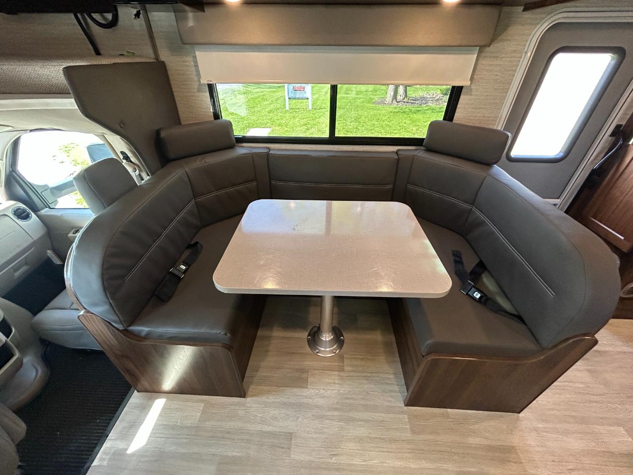 Winnebago Minnie Winnie  2025