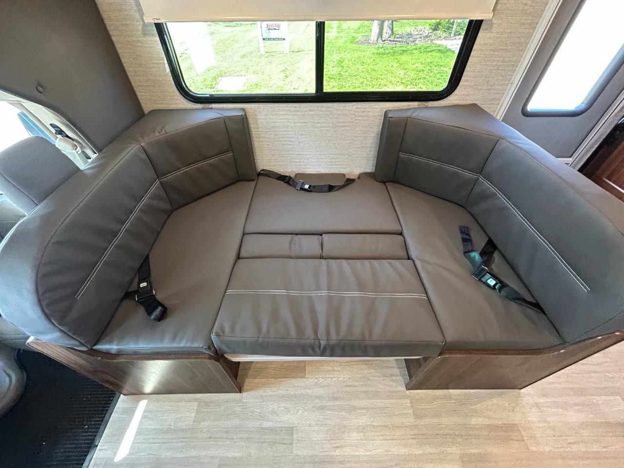 Winnebago Minnie Winnie  2025