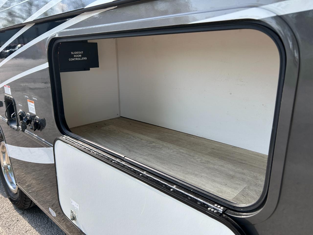 Winnebago Minnie Winnie  2025