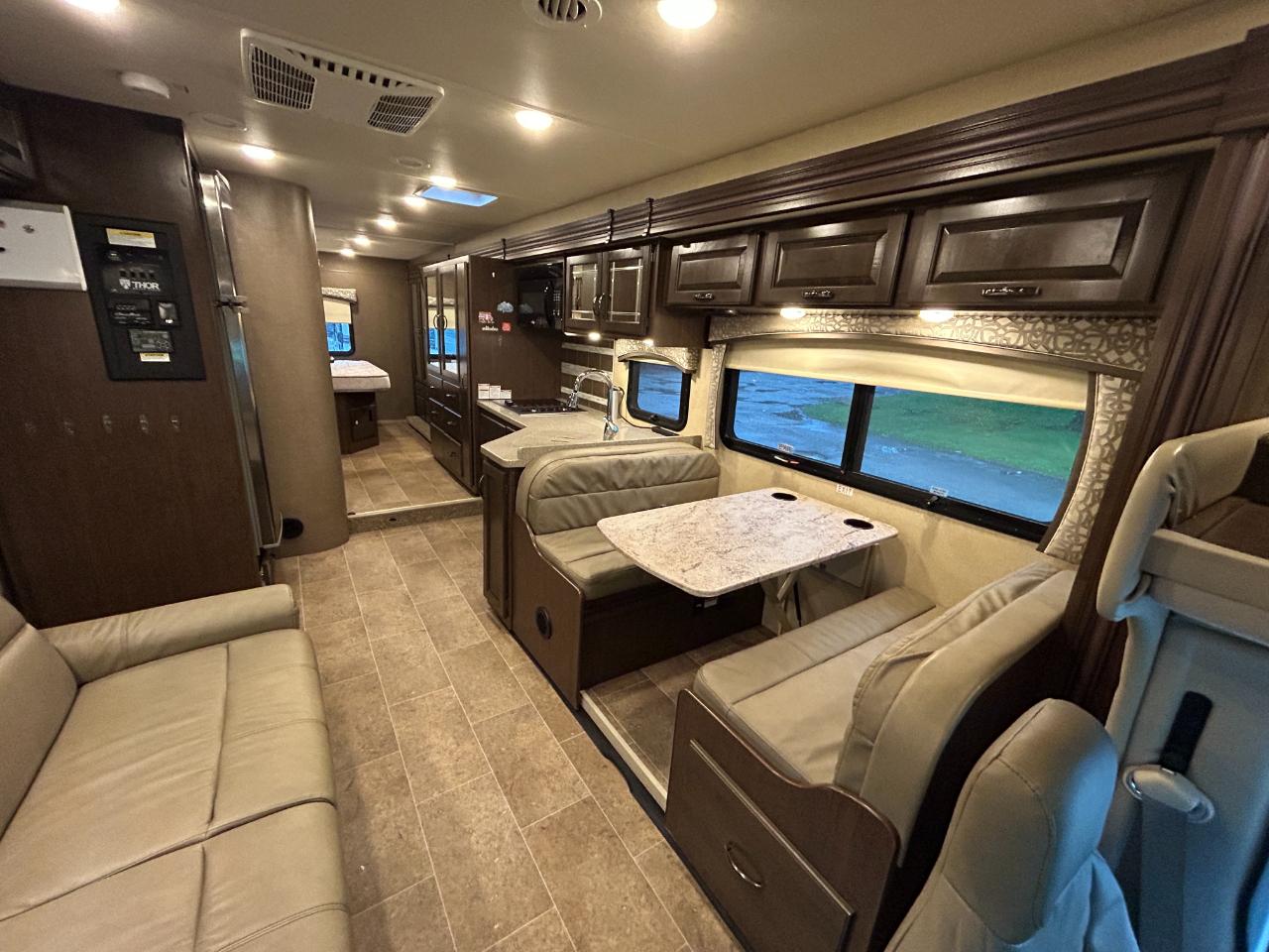 Thor Motor Coach Chateau  2019
