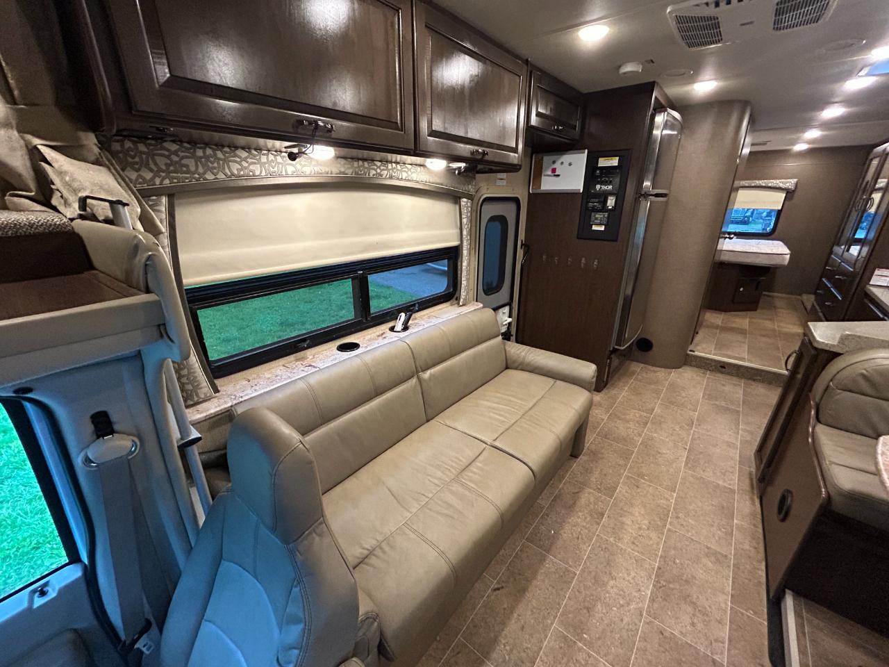 Thor Motor Coach Chateau  2019