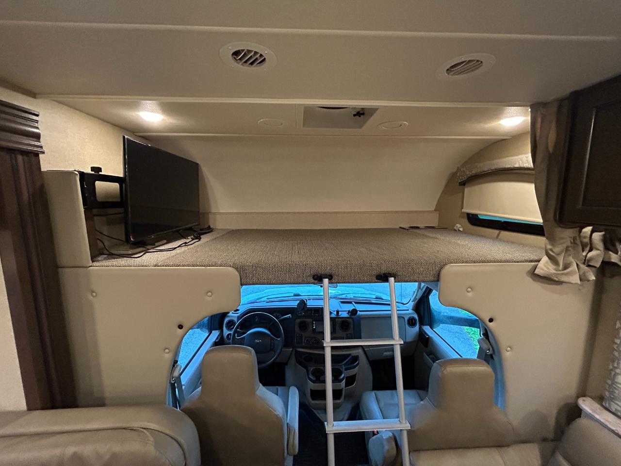 Thor Motor Coach Chateau  2019