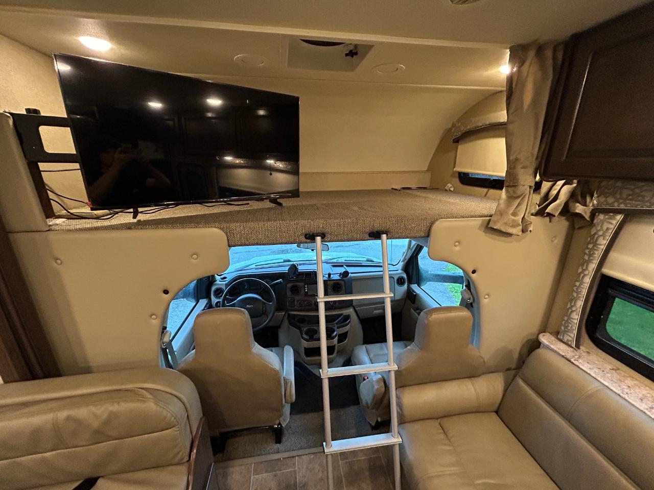 Thor Motor Coach Chateau  2019
