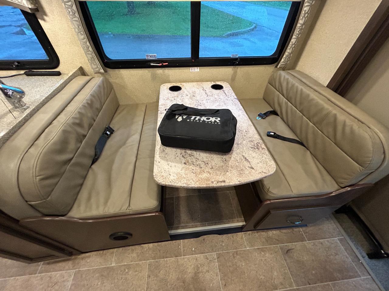 Thor Motor Coach Chateau  2019