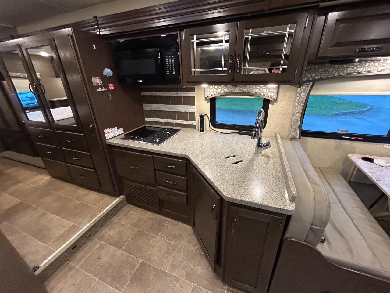 Thor Motor Coach Chateau  2019