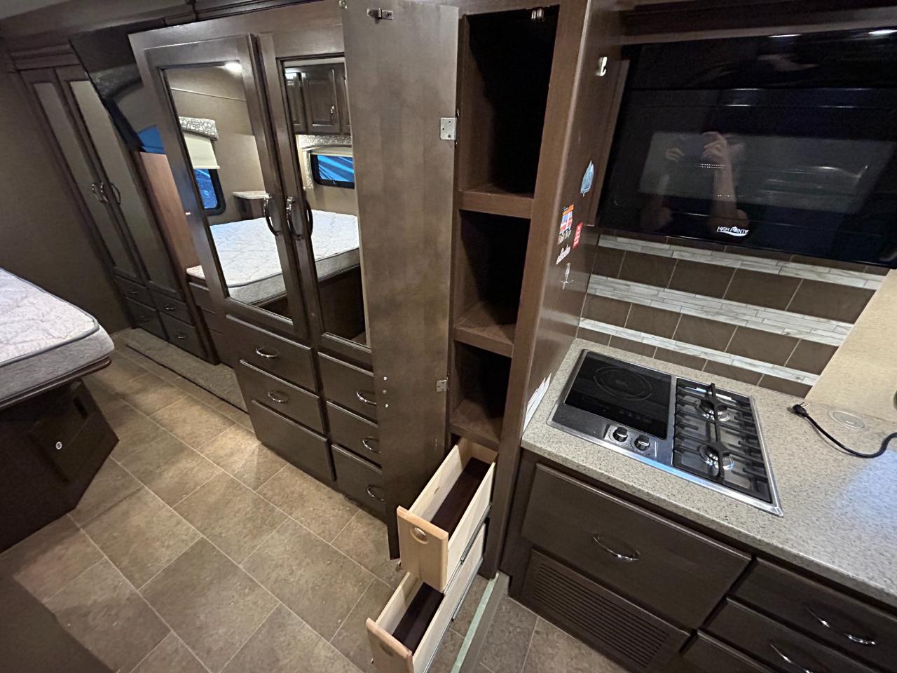 Thor Motor Coach Chateau  2019