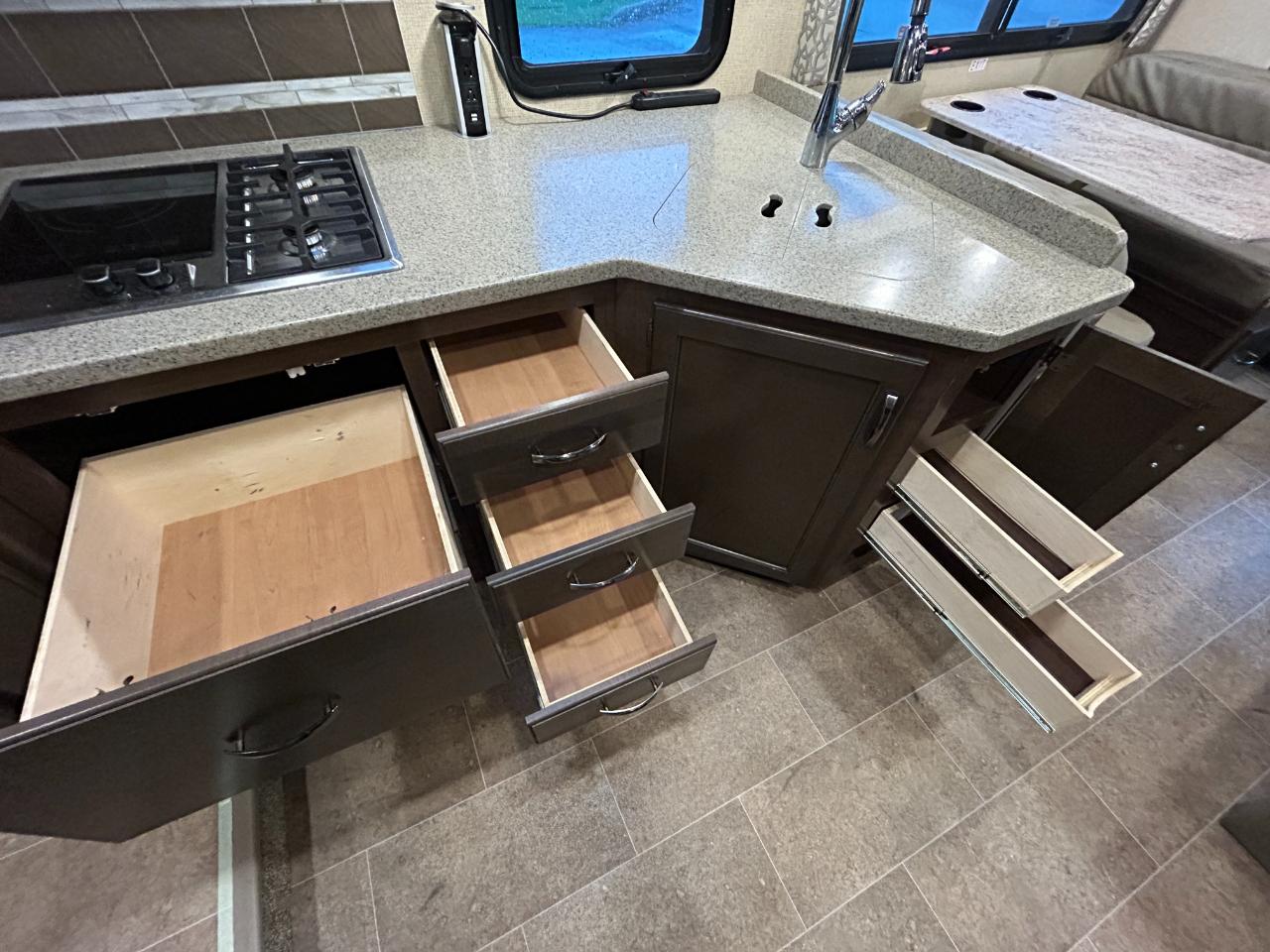 Thor Motor Coach Chateau  2019