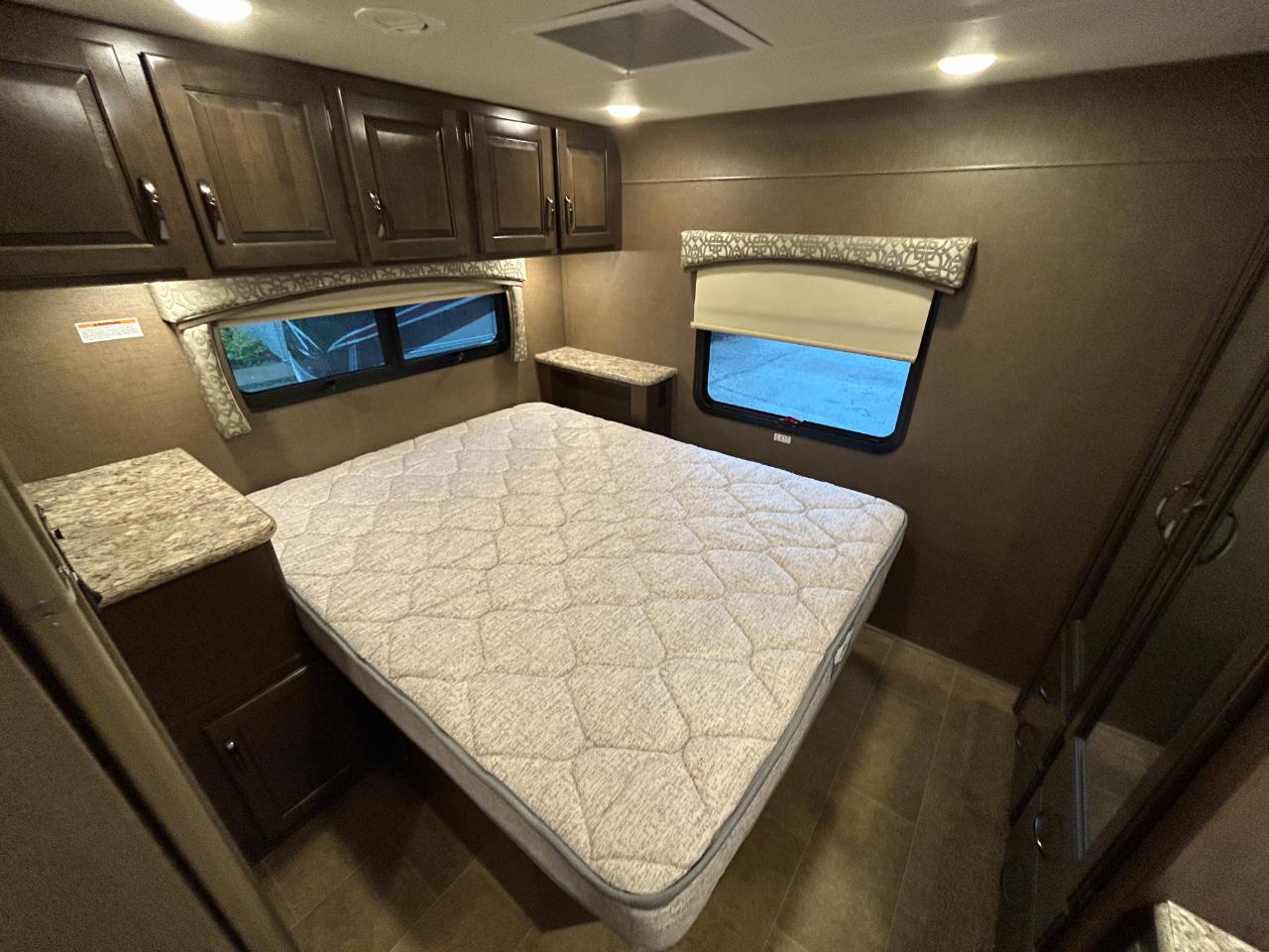 Thor Motor Coach Chateau  2019