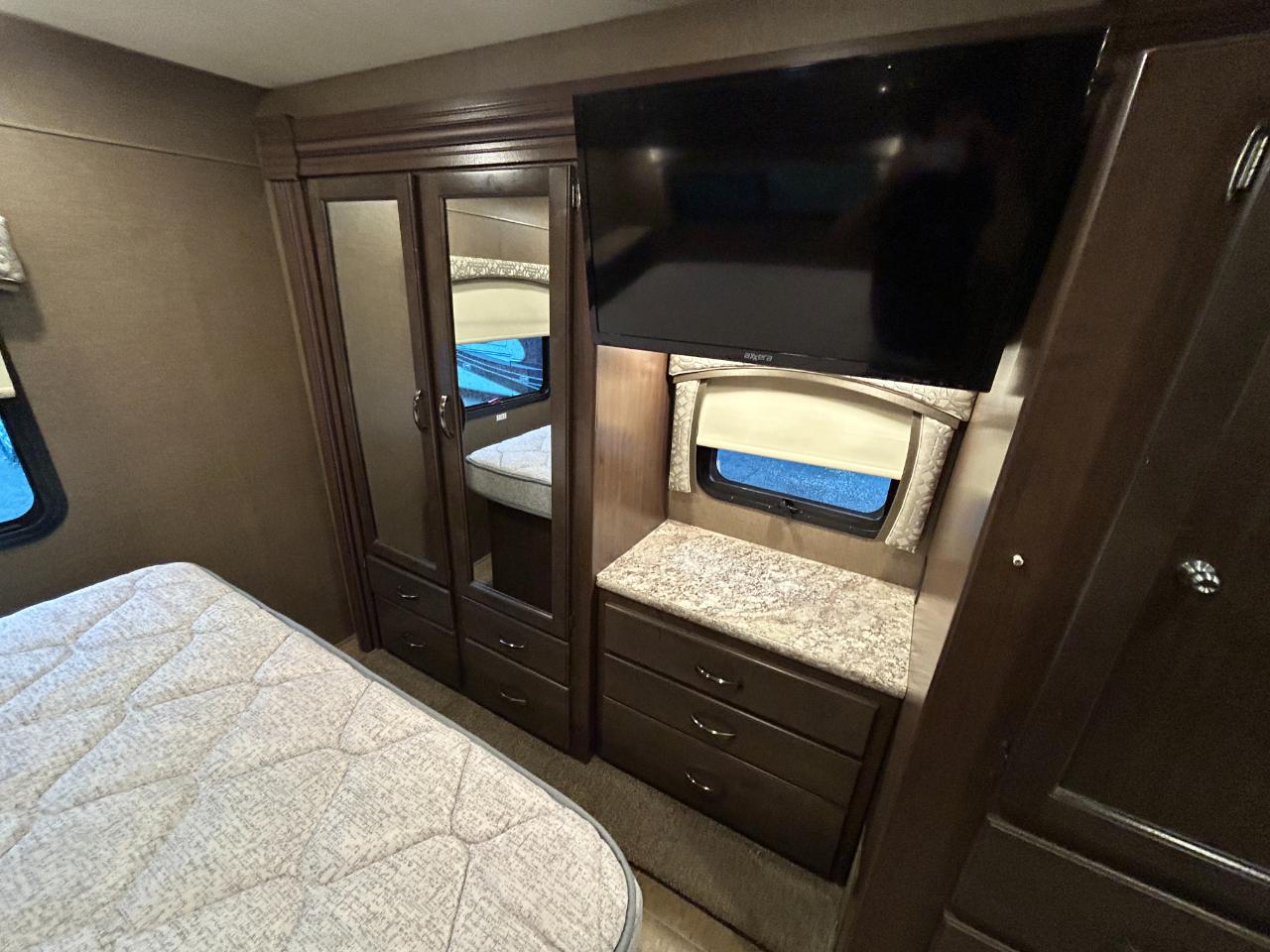 Thor Motor Coach Chateau  2019
