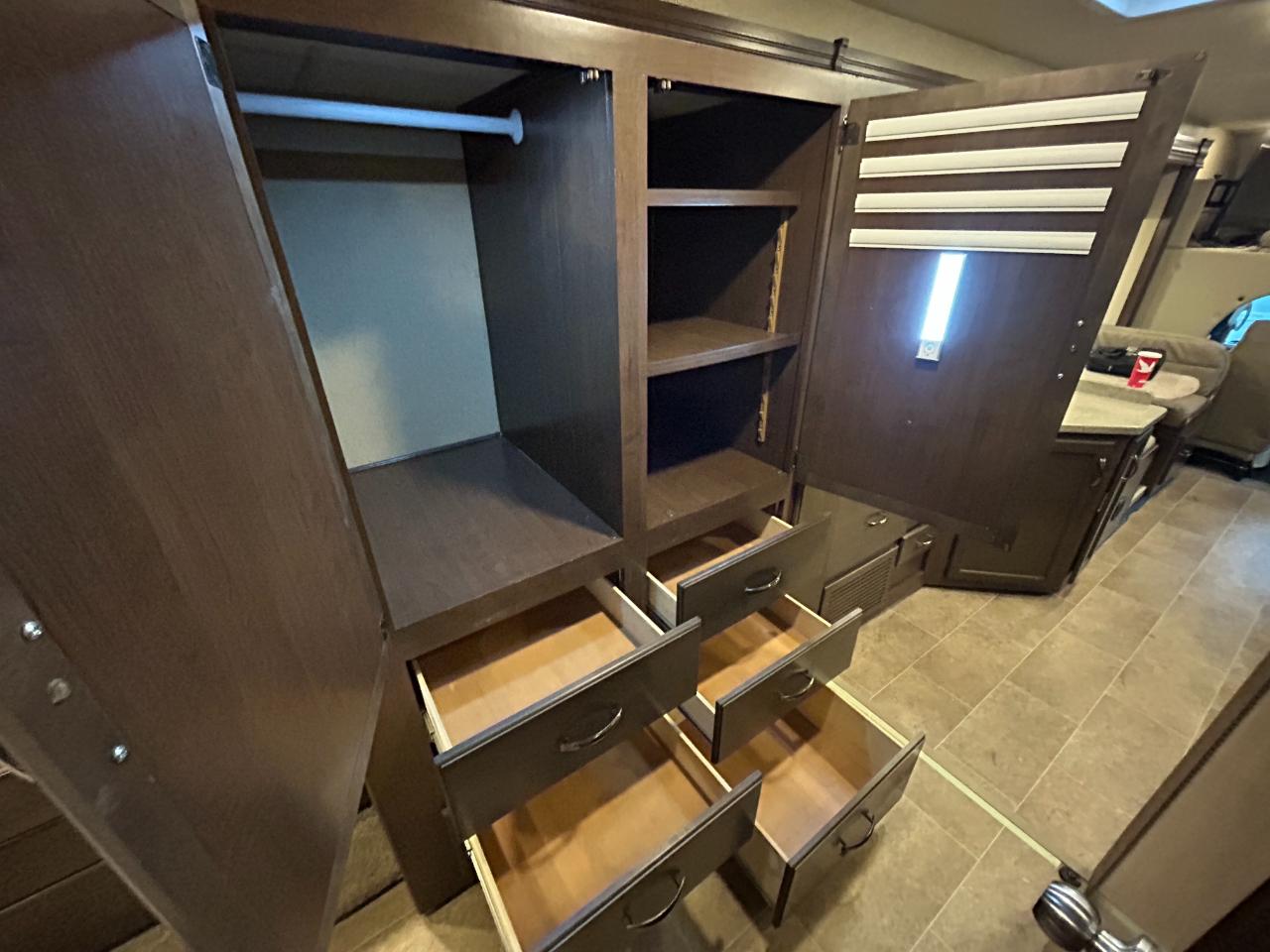 Thor Motor Coach Chateau  2019