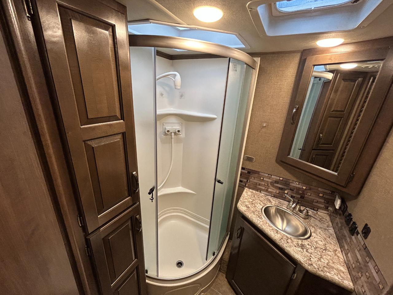 Thor Motor Coach Chateau  2019